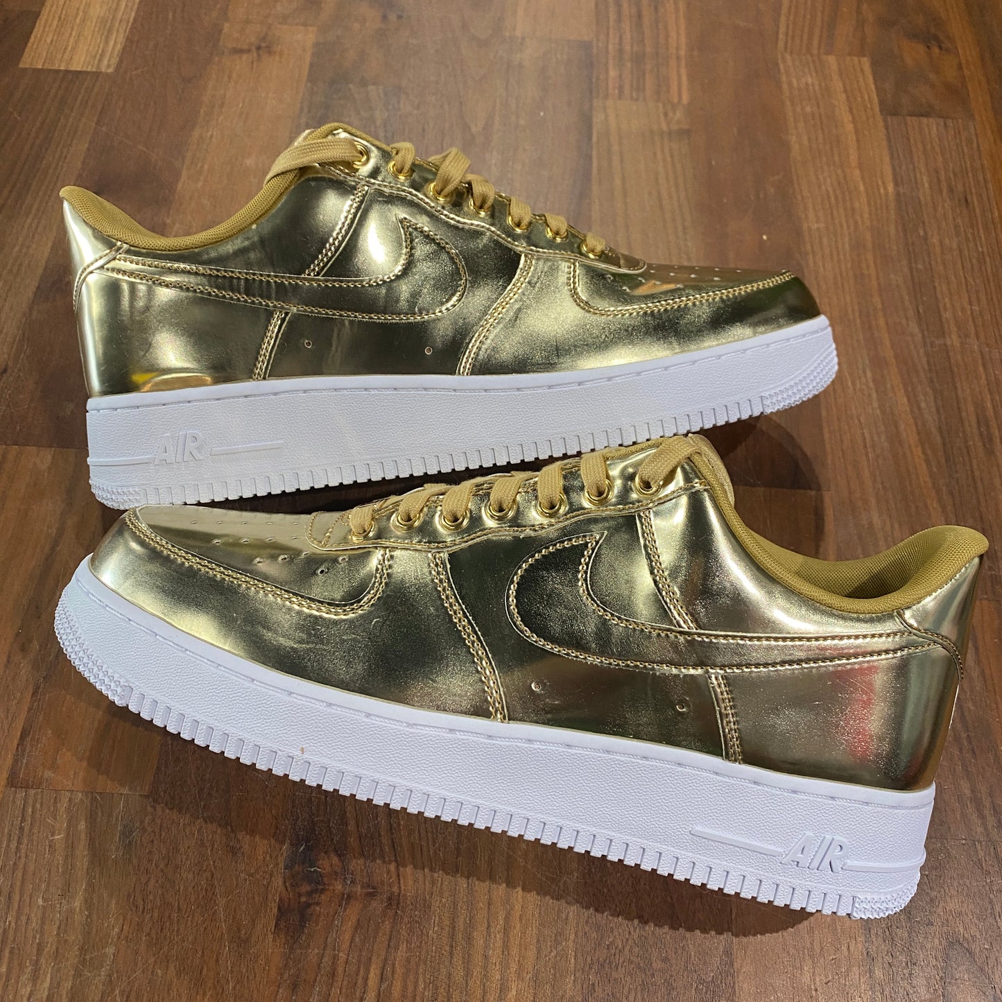 Nike Air Force One Metallic Gold Size 11m / 12.5w NEW s11601