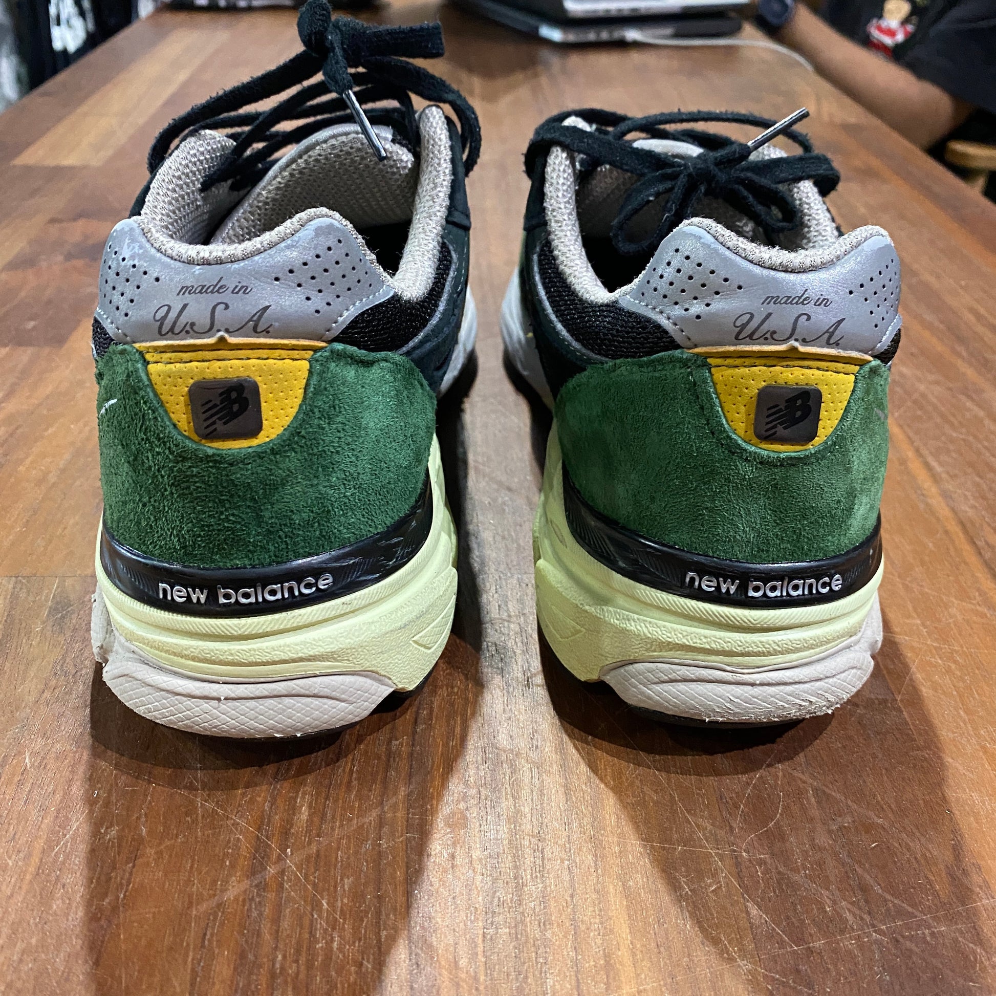 New balance 990v3 black green yellow Size 10 USED s12254