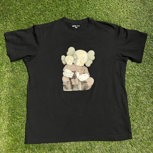 Kaws uniqlo UT short sleeve tee black Size XL USED x9942