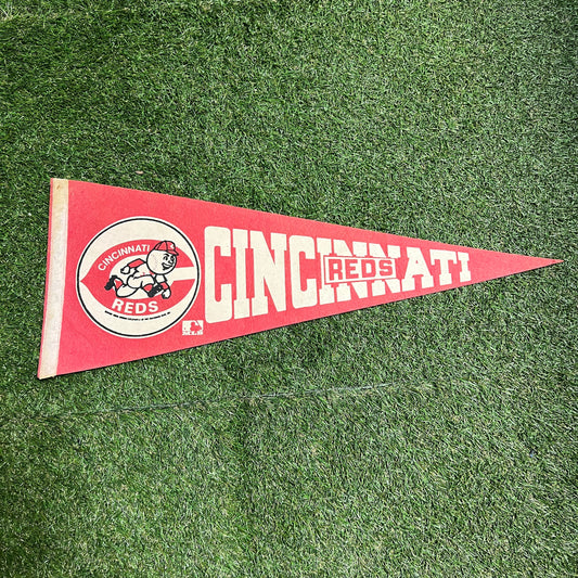 1990s MLB Cincinnati Reds Red Pennant OS USED v13414