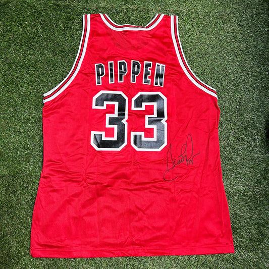 Scottie Pippen Signed Bulls Jersey with photograph Size XL NEW v13492
