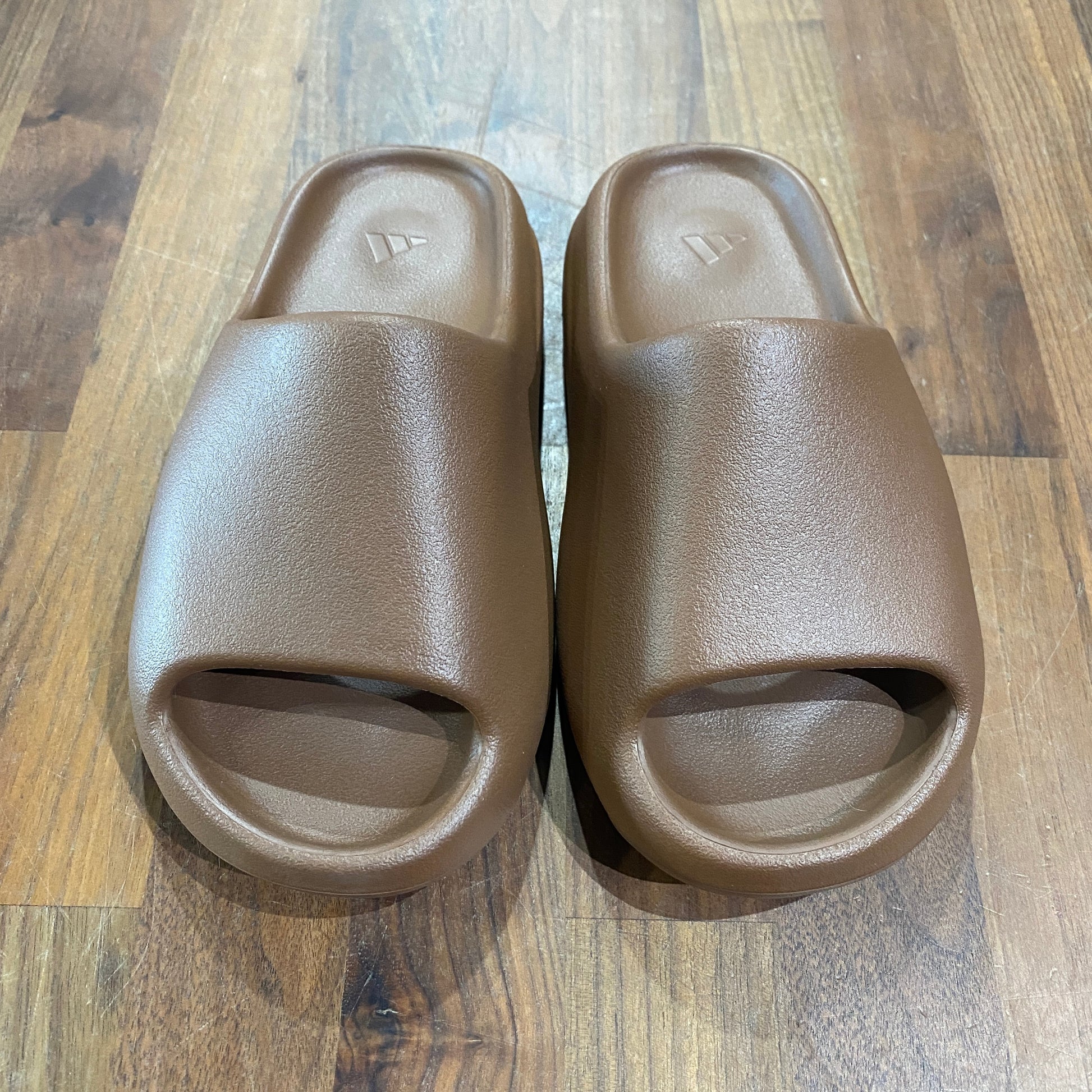 Yeezy slides flax Size 5 NEW s13351