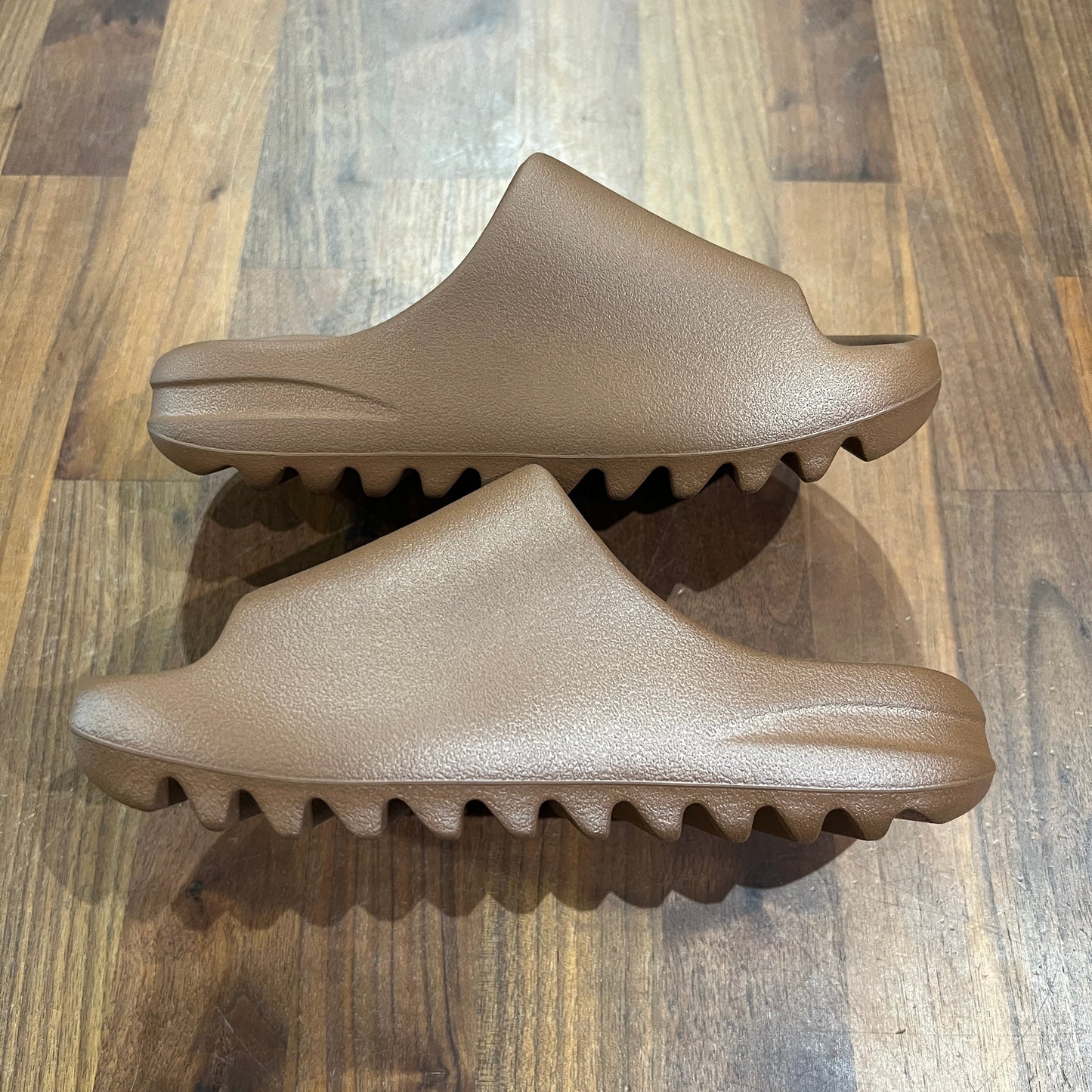 Yeezy Slide Flax Size 4 NEW s13556