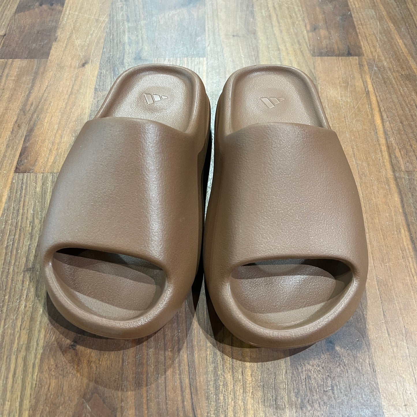 Yeezy Slide Flax Size 4 NEW s13556