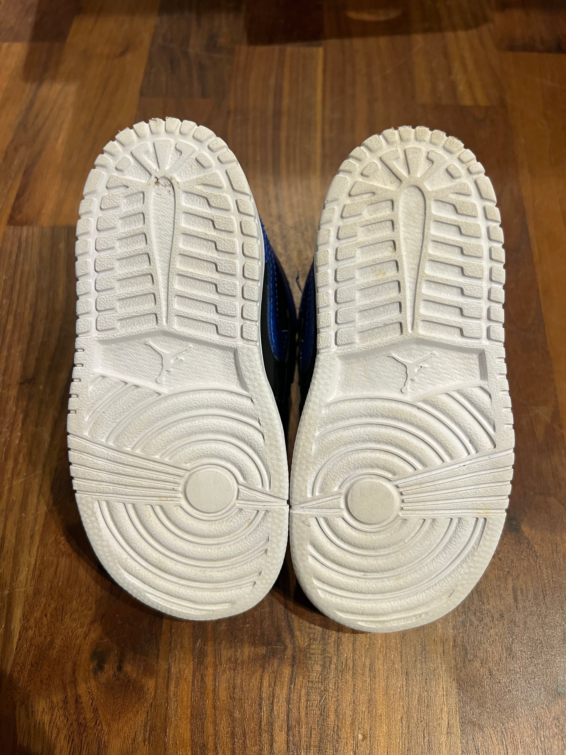 Sky Jordan 1 Hyper Royal Size 8C USED